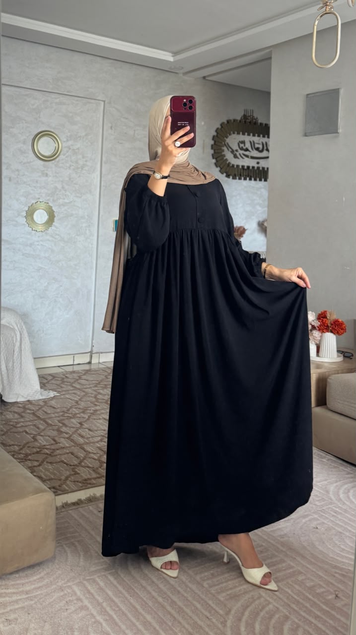 فستان حرير المدينة باللون الأسود